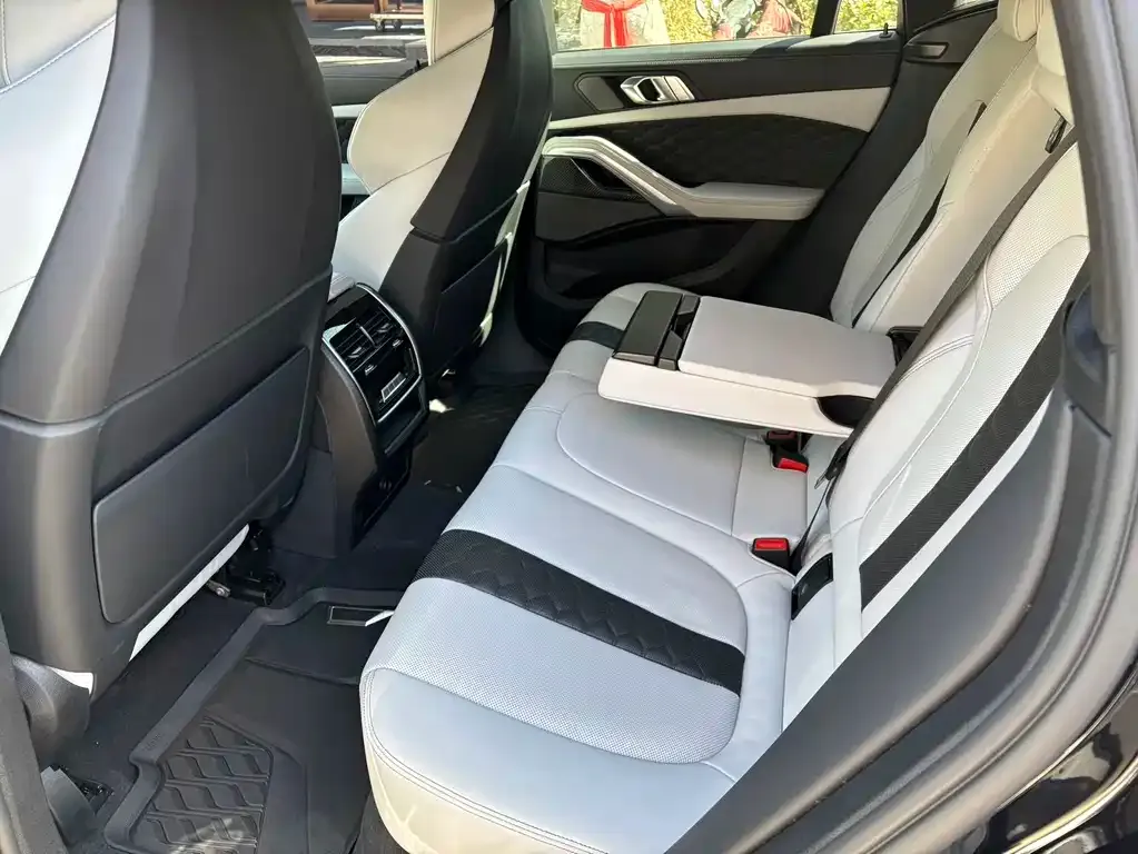 BMW X6 M 2023 из CN, фото 3