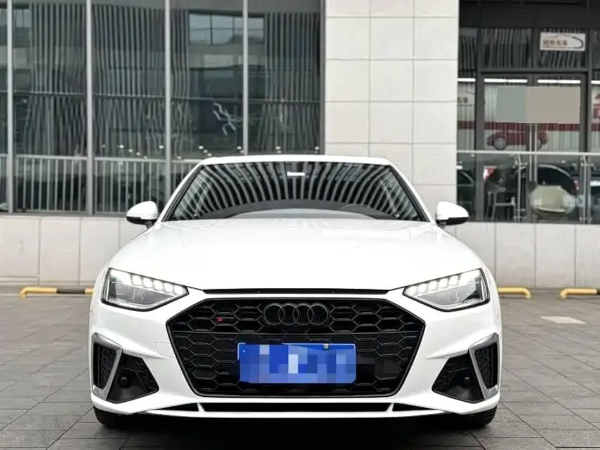 Audi A4L 2022 из CN, фото 2