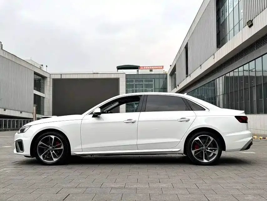 Audi A4L 2022 из CN, фото 4