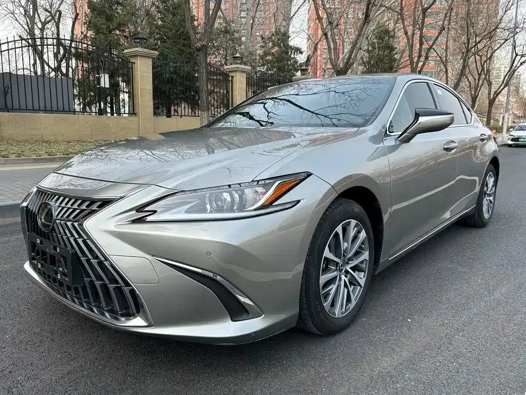 Lexus ES — фото 1