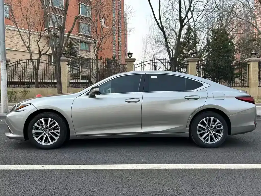 Lexus ES — фото 10