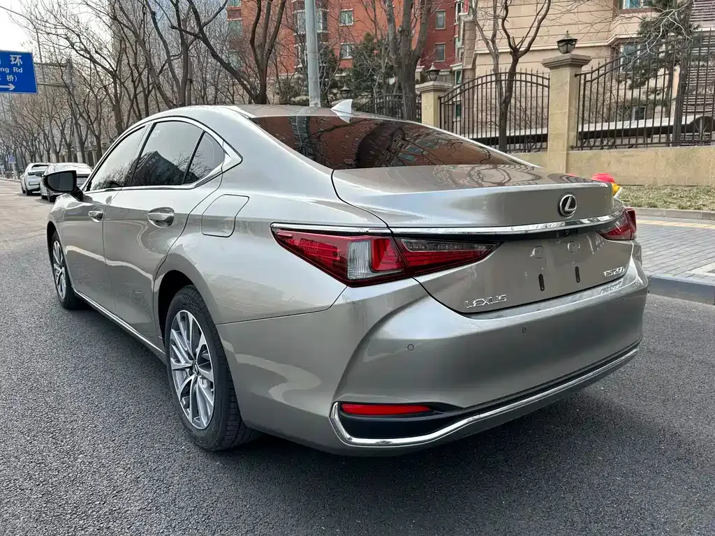 Lexus ES — фото 5