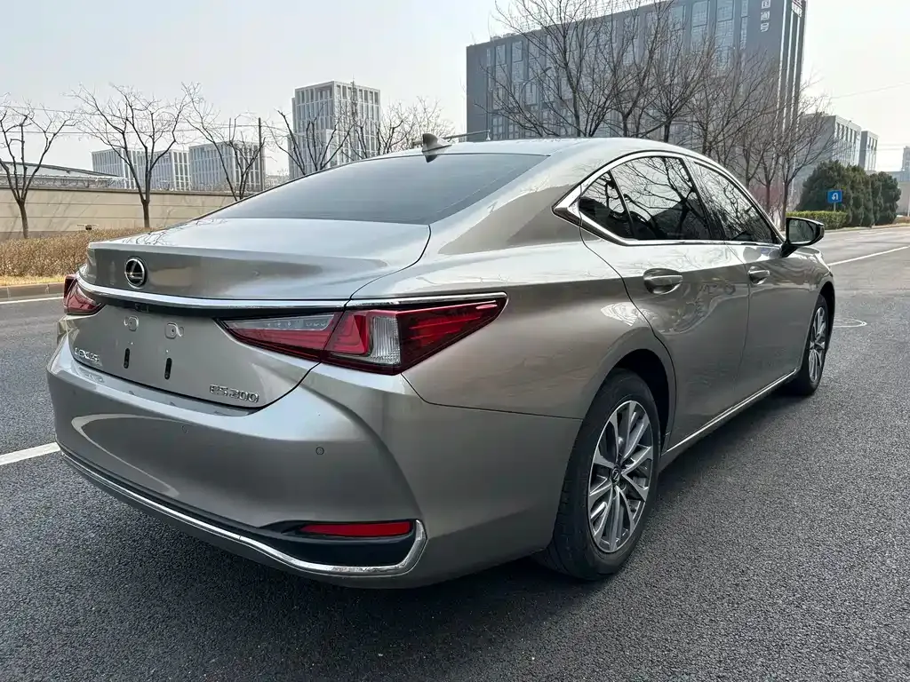 Lexus ES — фото 9
