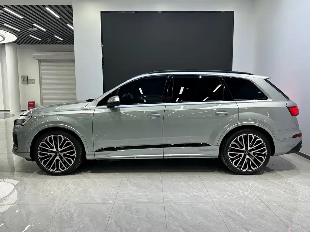 Audi SQ7 — фото 5