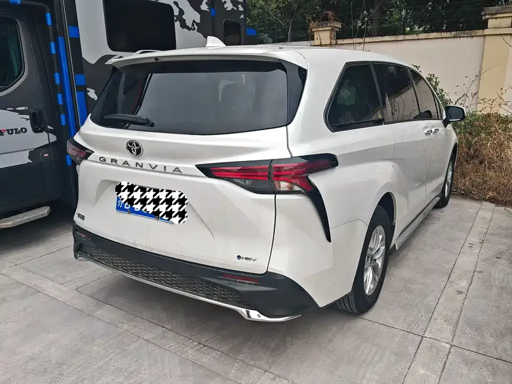 Toyota Granvia 2025 из CN, фото 6