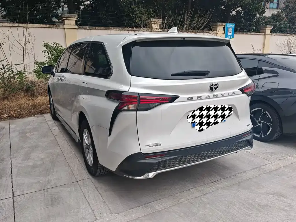 Toyota Granvia 2025 из CN, фото 5