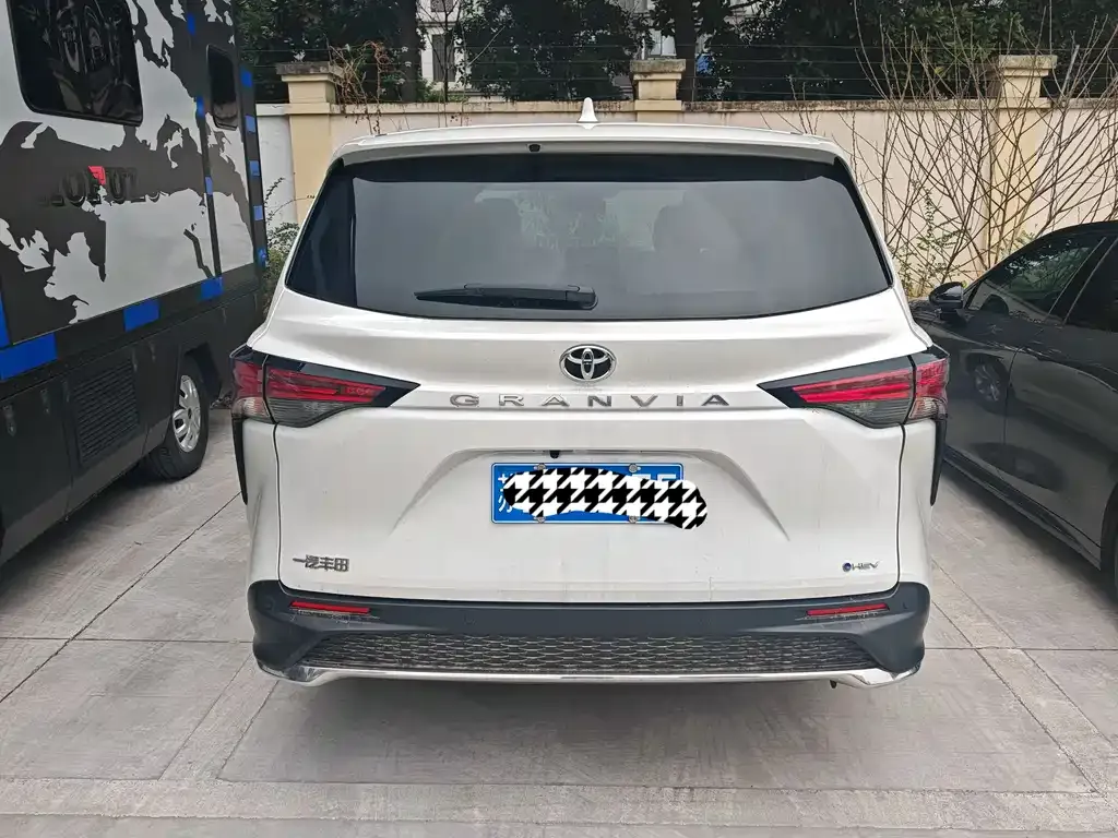 Toyota Granvia 2025 из CN, фото 7