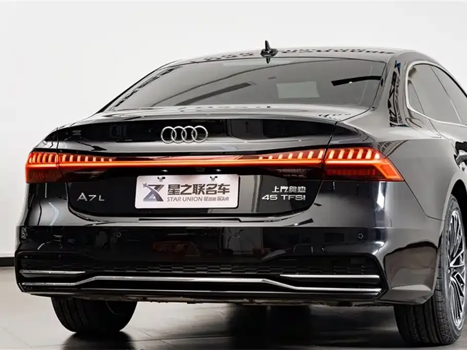 Audi A7L — фото 8