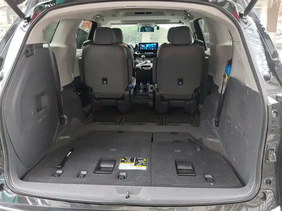 Toyota Granvia 2023 из CN, фото 4