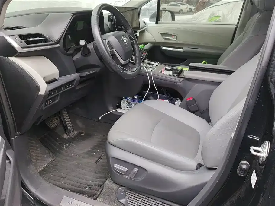 Toyota Granvia 2023 из CN, фото 3