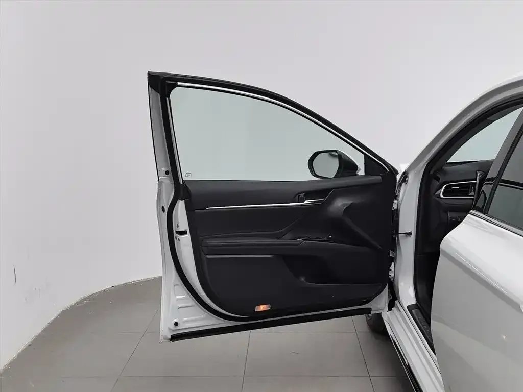 Toyota Camry 2023 из CN, фото 5