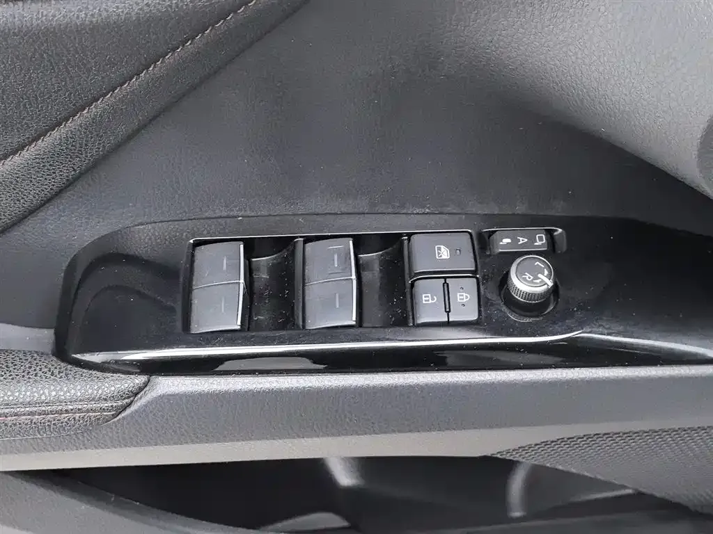 Toyota Camry 2023 из CN, фото 7