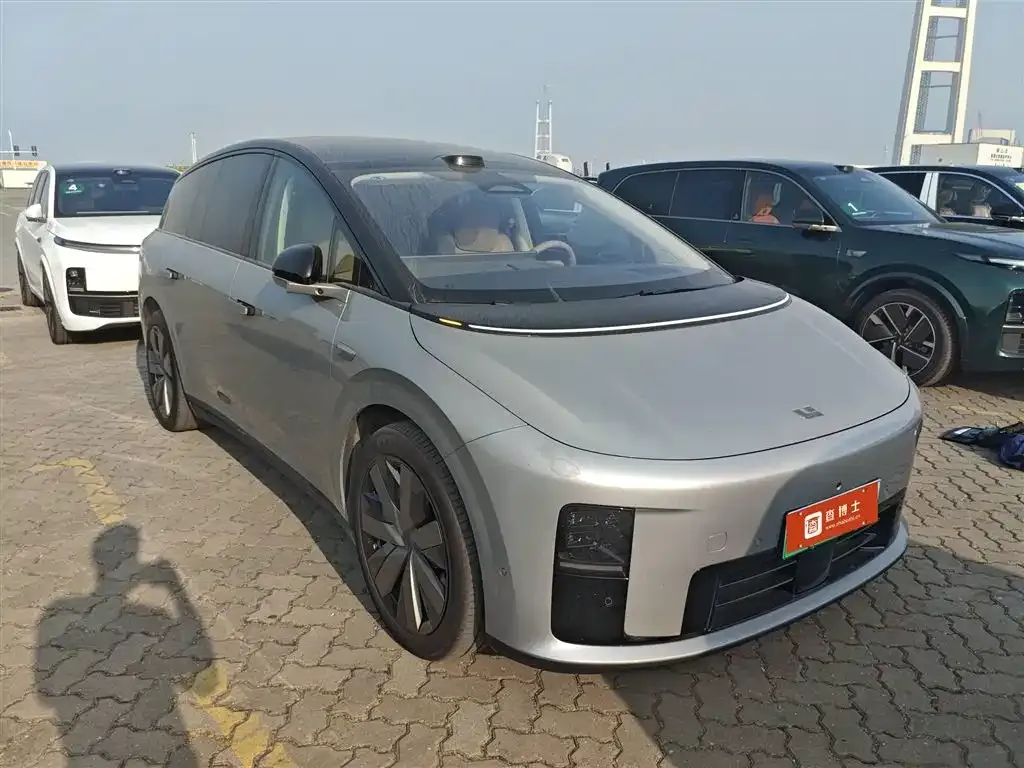 Li Auto i8 — фото 6