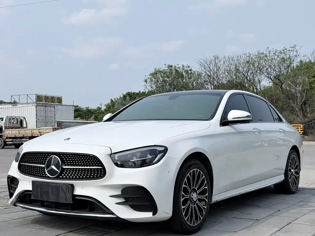 Mercedes-Benz E-Class — фото 1