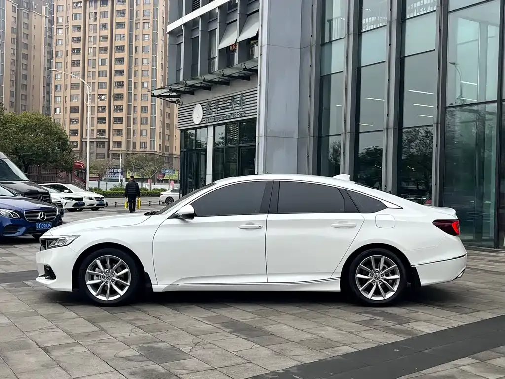 Honda Accord — фото 6