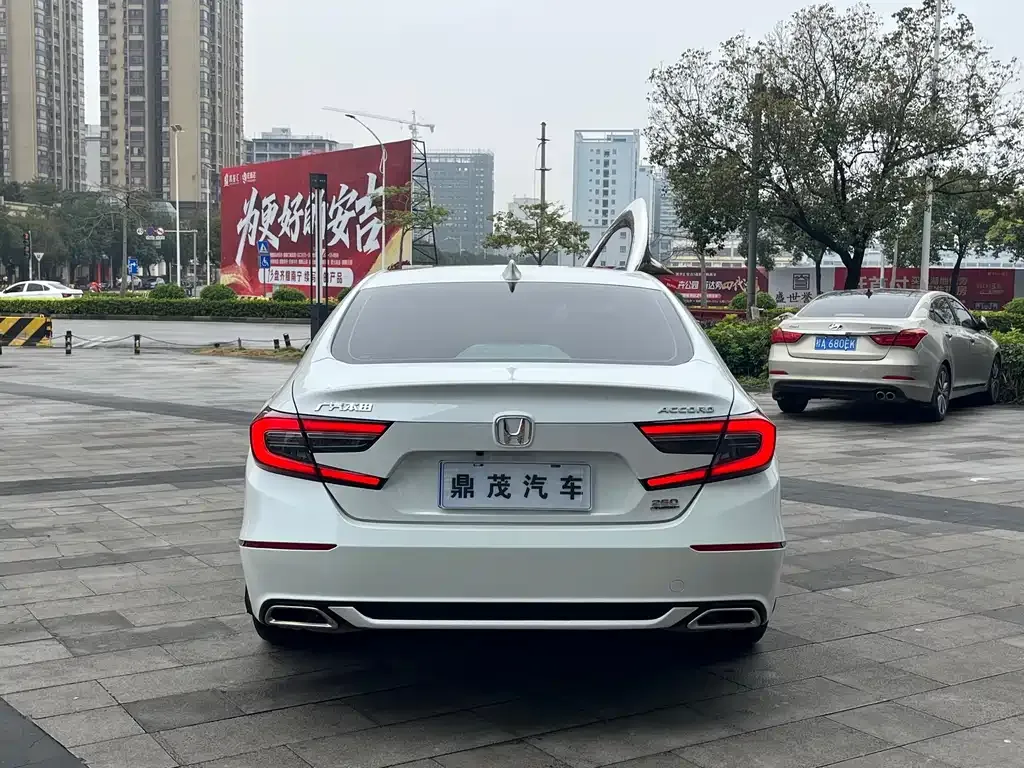 Honda Accord — фото 9