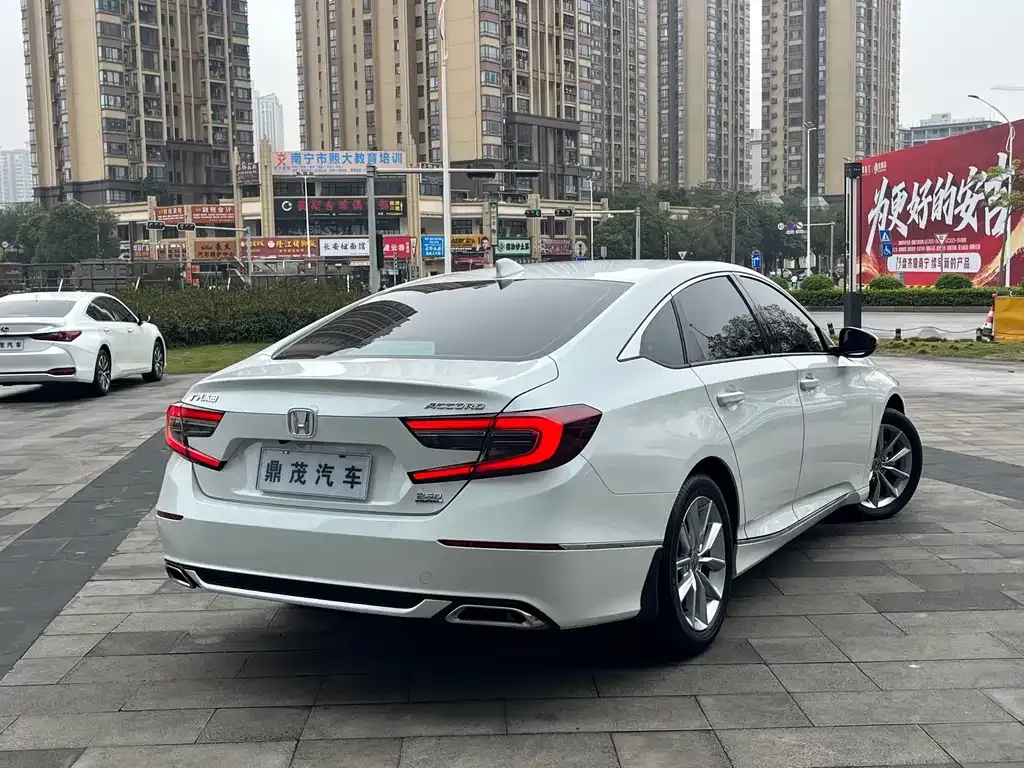 Honda Accord — фото 10