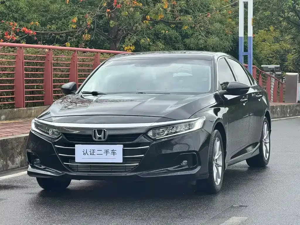 Honda Accord — фото 1