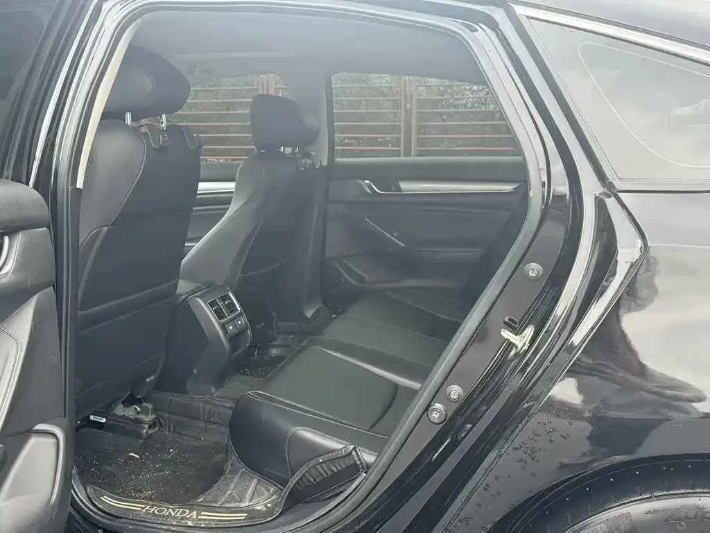 Honda Accord — фото 3