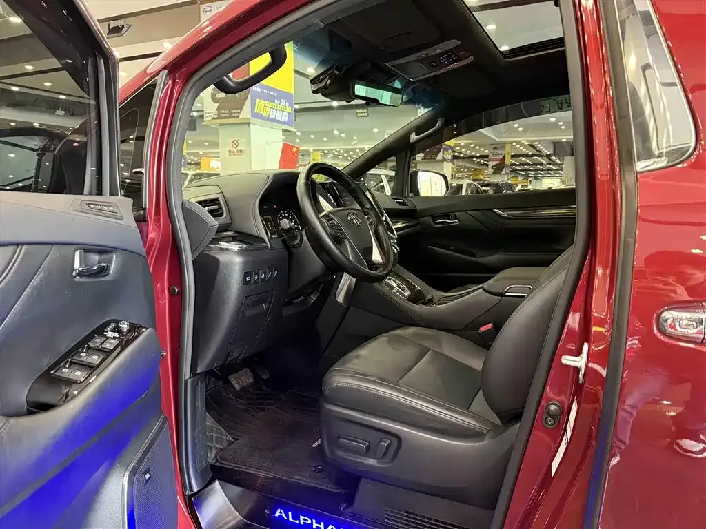 Toyota Alphard — фото 5