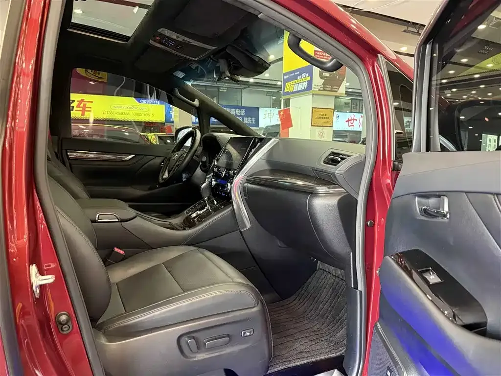 Toyota Alphard — фото 8