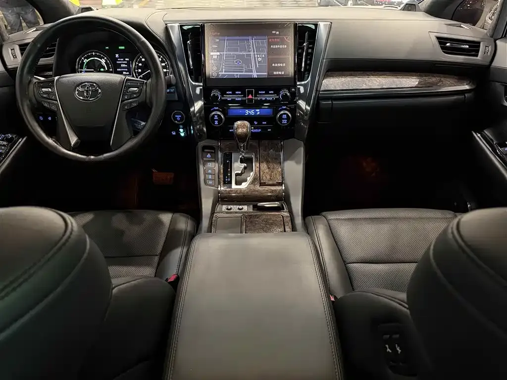Toyota Alphard — фото 4