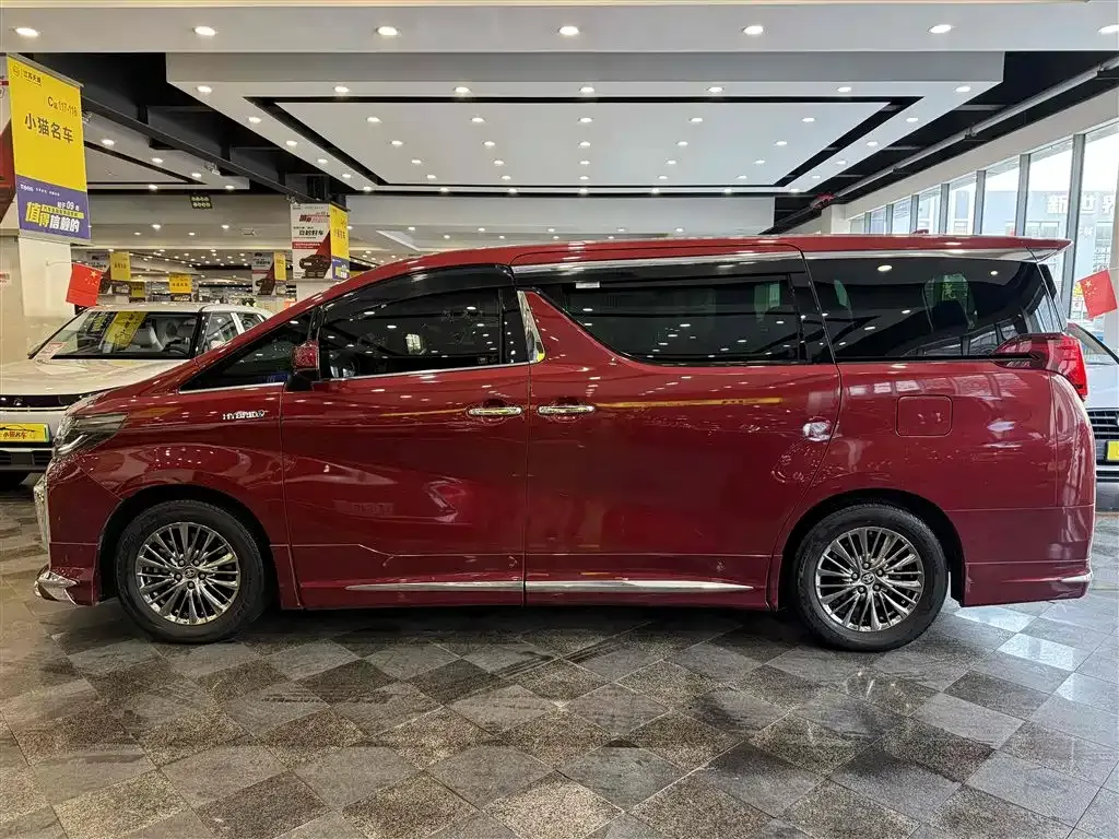 Toyota Alphard — фото 9