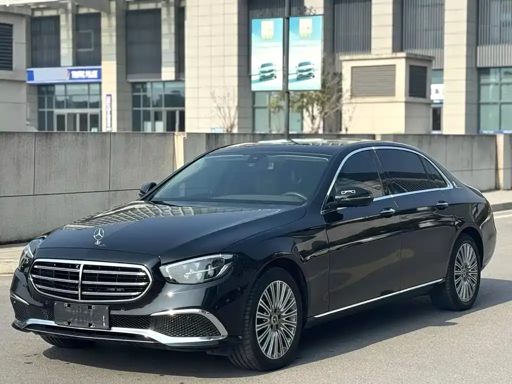 Mercedes-Benz E-Class — фото 4