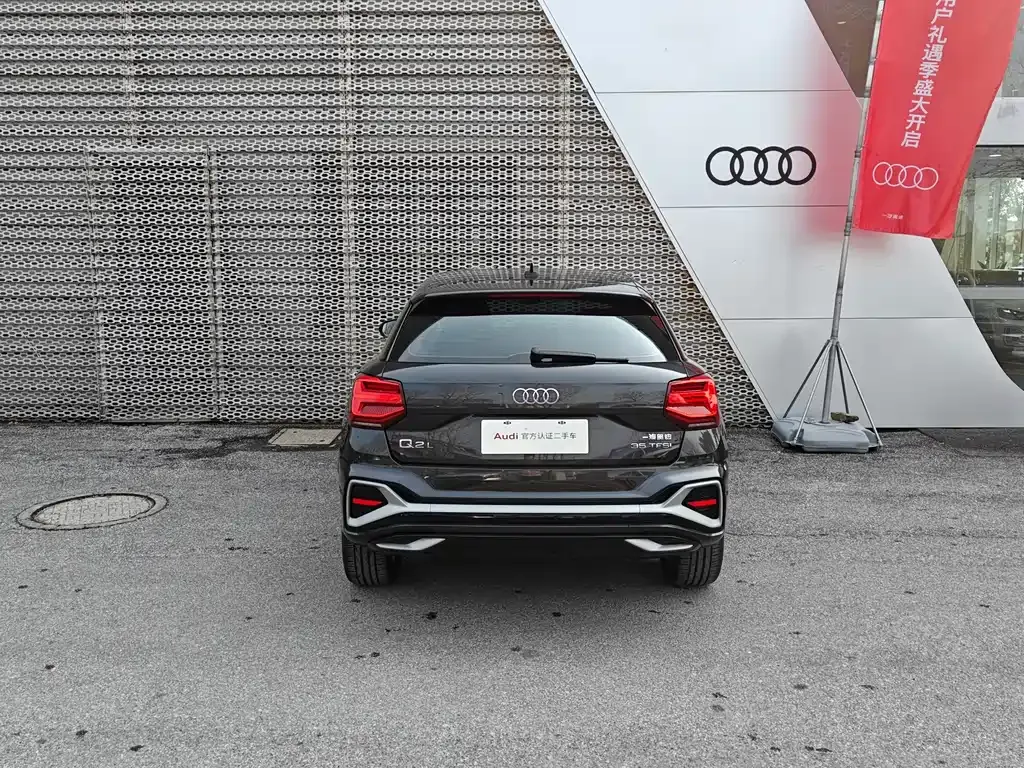 Audi Q2L — фото 6