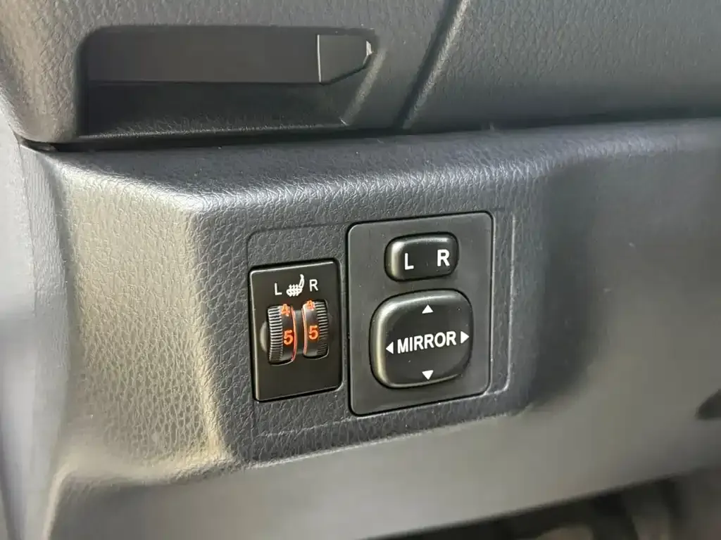 Toyota Yaris L — фото 10