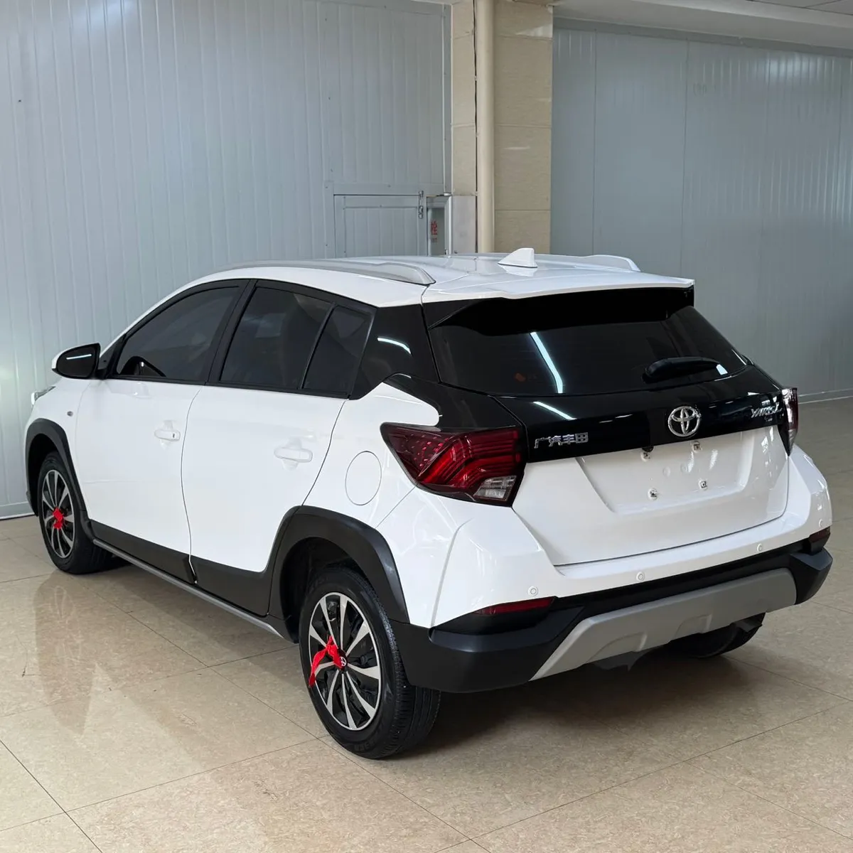 Toyota Yaris L — фото 8