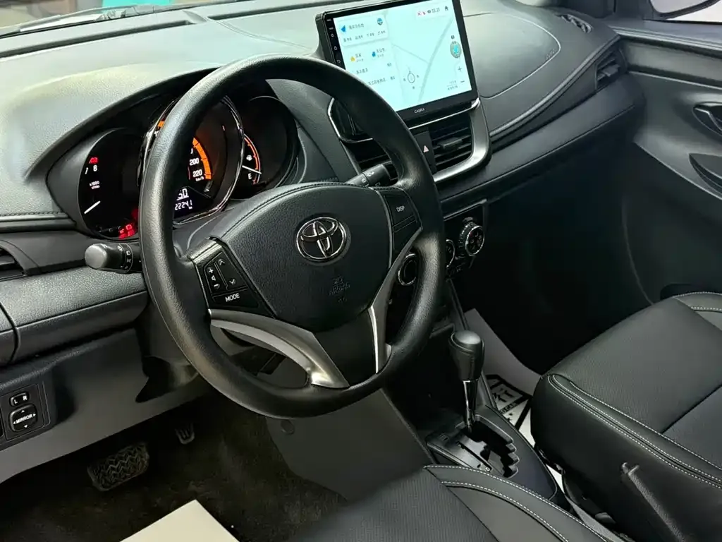 Toyota Yaris L — фото 9