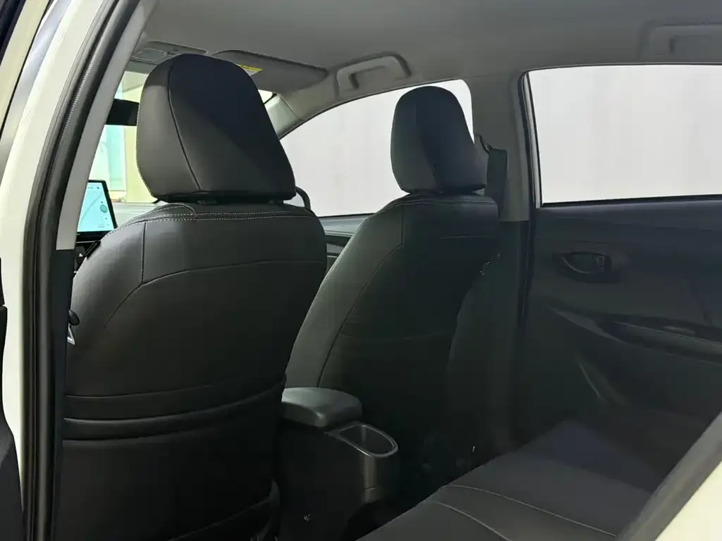 Toyota Yaris L — фото 6