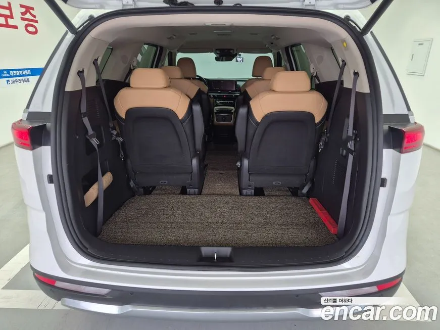 Kia Carnival — фото 10