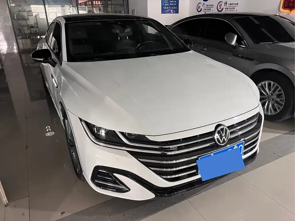 Volkswagen CC 2023 из CN, фото 10