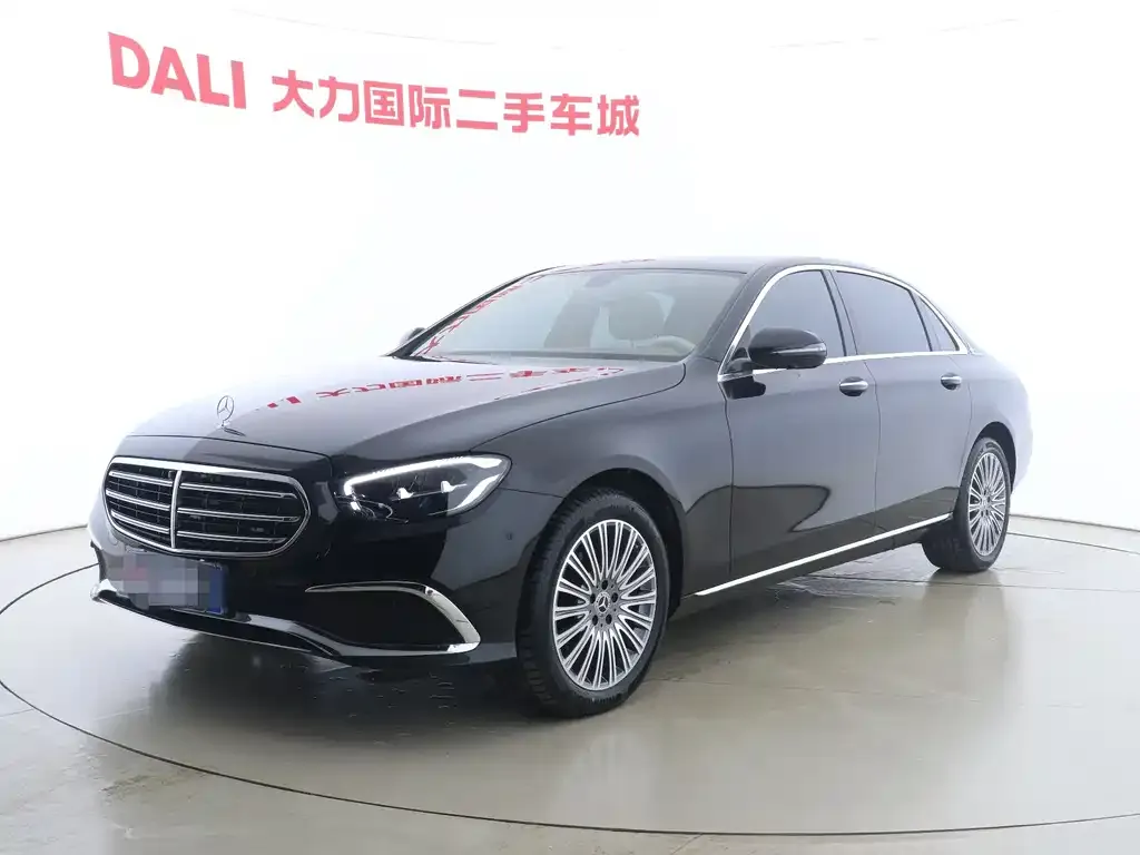 Mercedes-Benz E-Class — фото 1