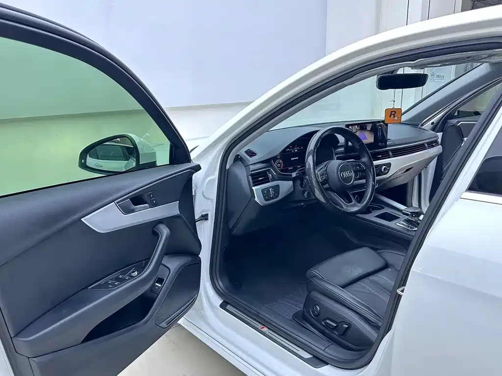 Audi A4L 2023 из CN, фото 7