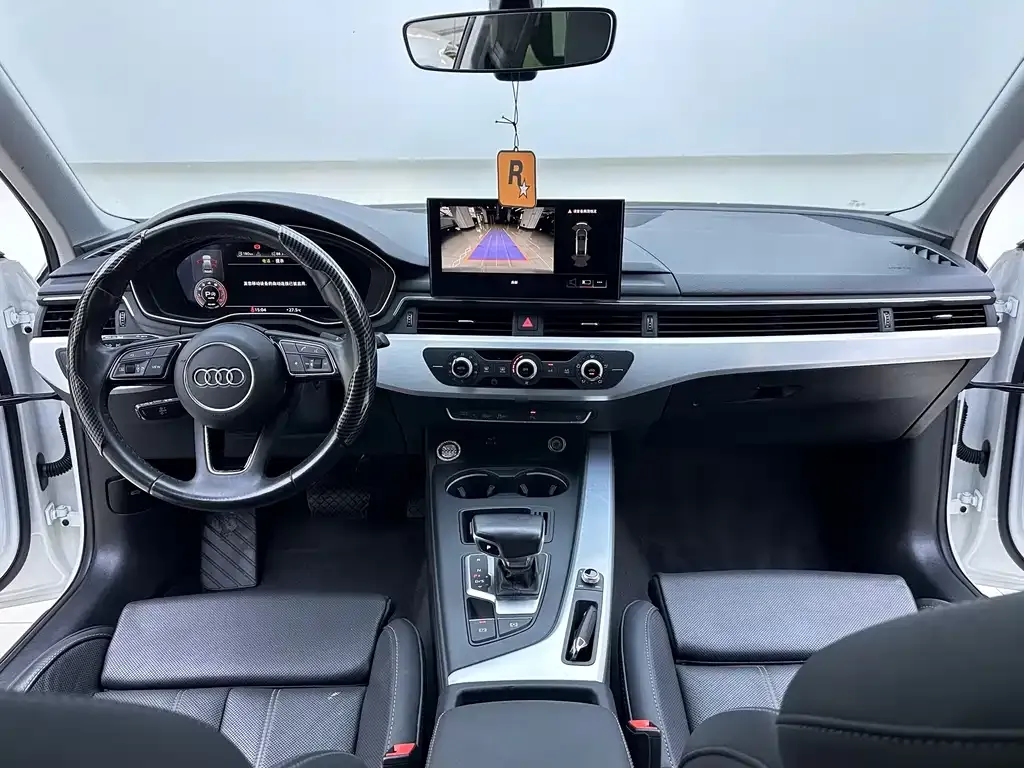 Audi A4L 2023 из CN, фото 2