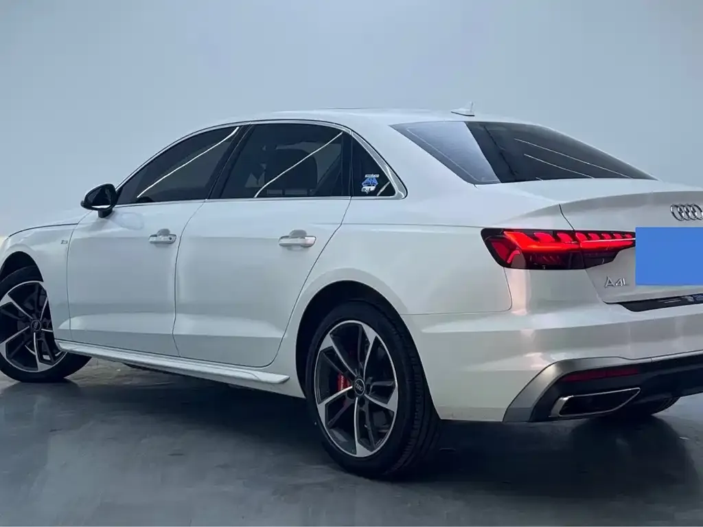 Audi A4L 2023 из CN, фото 6