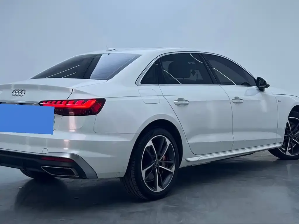 Audi A4L 2023 из CN, фото 3