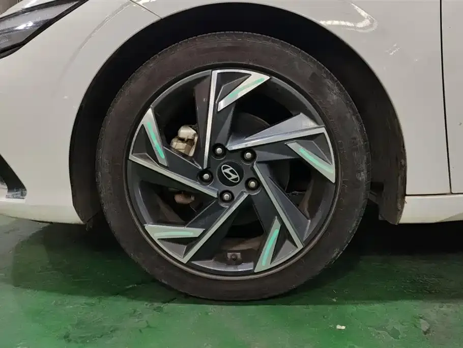 Hyundai Elantra — фото 10