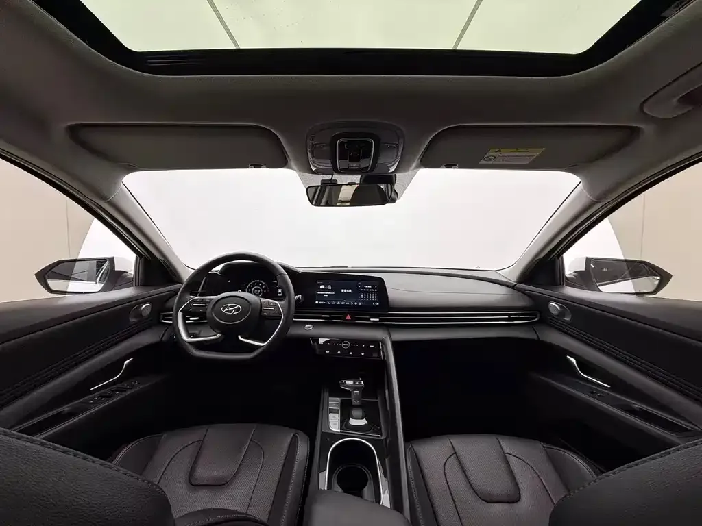 Hyundai Elantra 2023 из CN, фото 9
