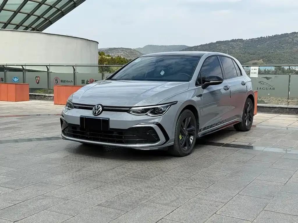 Volkswagen Golf 2023 из CN, фото 1