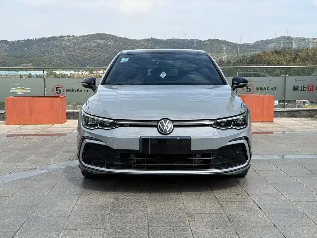 Volkswagen Golf 2023 из CN, фото 8