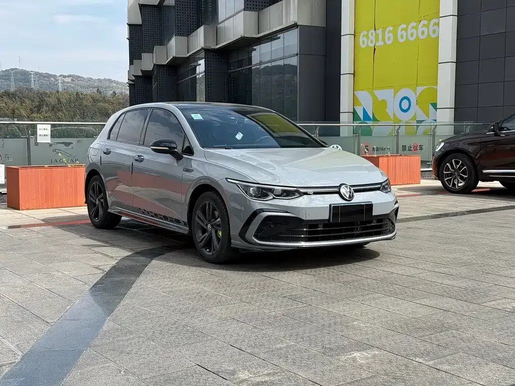 Volkswagen Golf 2023 из CN, фото 10