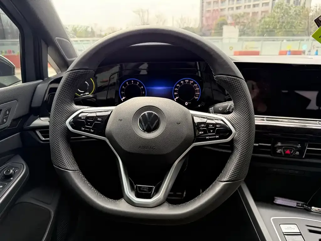 Volkswagen Golf 2023 из CN, фото 6