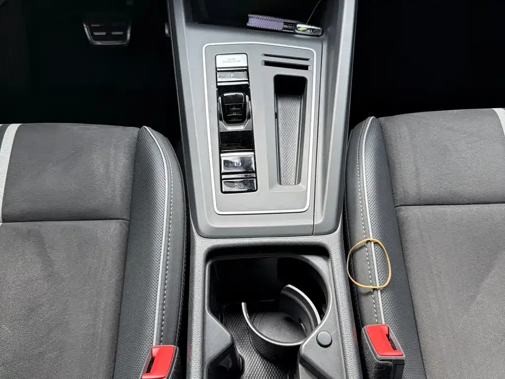 Volkswagen Golf 2023 из CN, фото 5