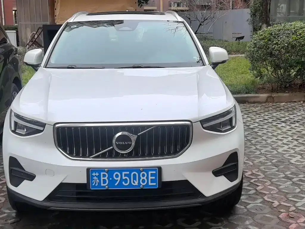 Volvo XC40 — фото 4