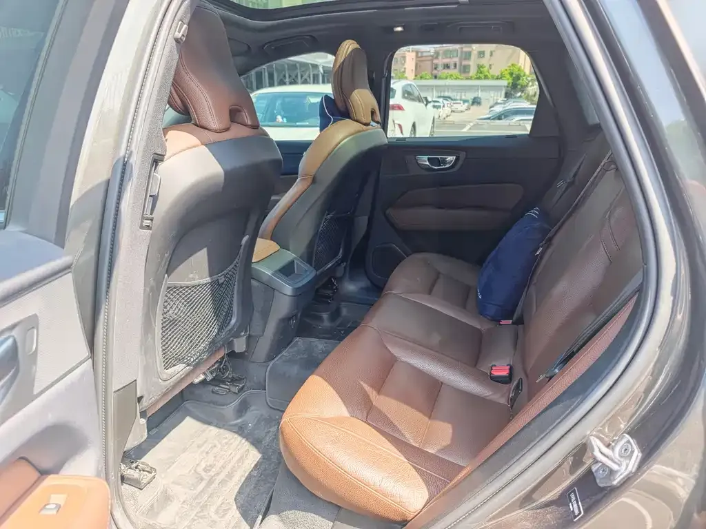Volvo XC60 2021 из CN, фото 5
