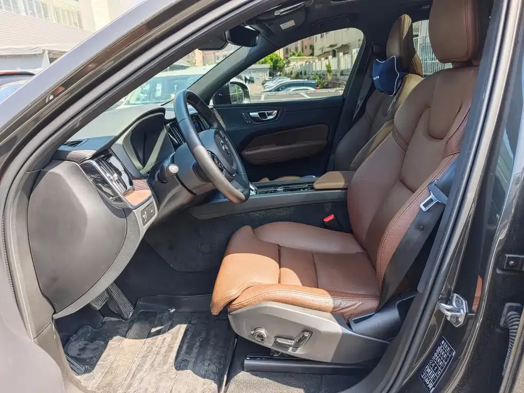 Volvo XC60 2021 из CN, фото 7
